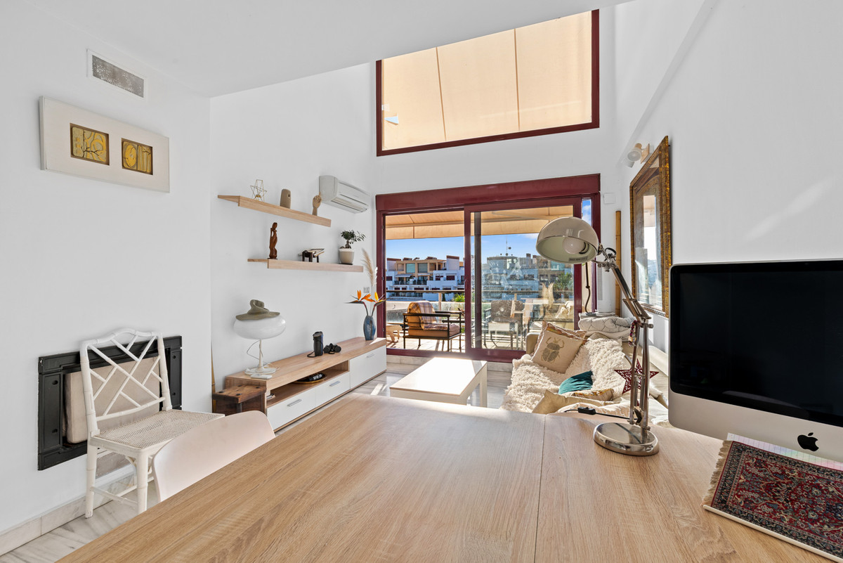 2 Bedroom Apartment for Sale in Estepona — view 12