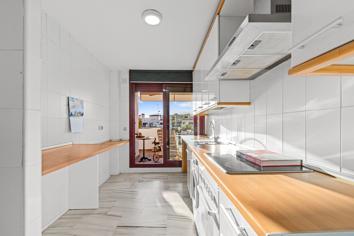 2 Bedroom Apartment for Sale in Estepona — view 16