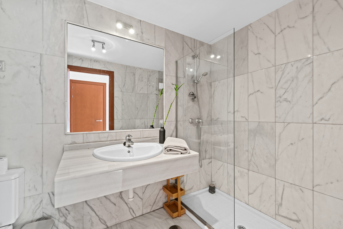 2 Bedroom Apartment for Sale in Estepona — view 17
