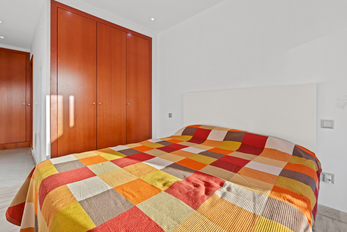 2 Bedroom Apartment for Sale in Estepona — view 18