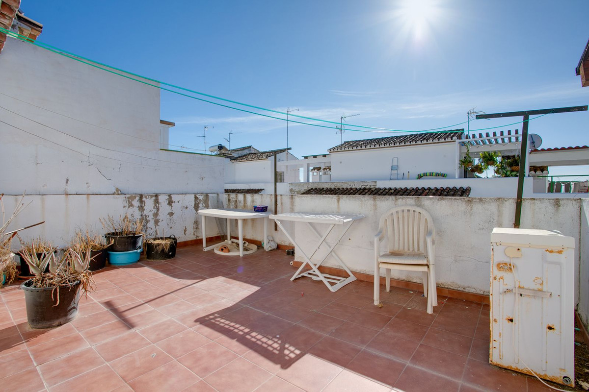 4 Bedroom Villa for Sale in Estepona