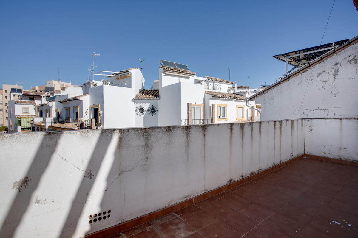 4 Bedroom Villa for Sale in Estepona — 2