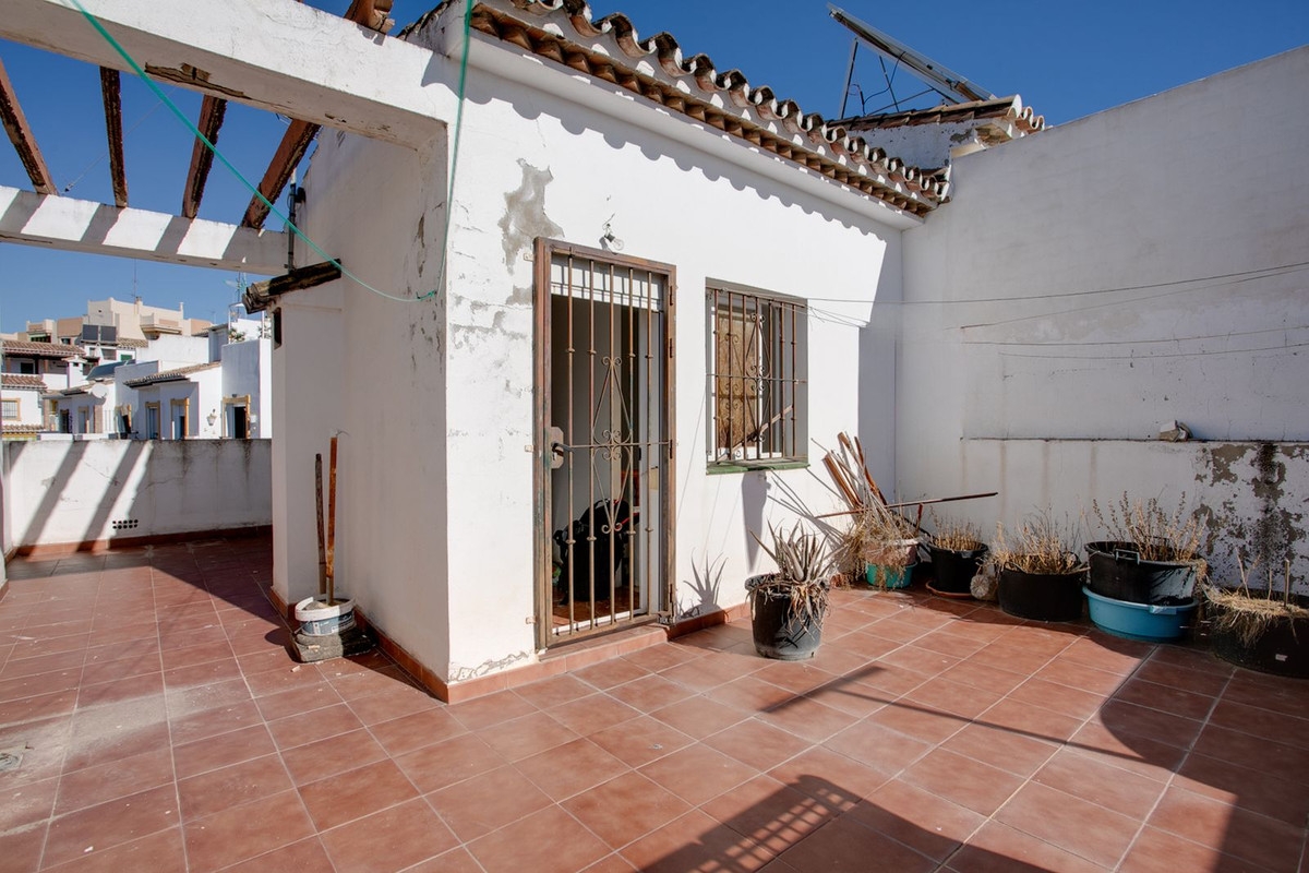 4 Bedroom Villa for Sale in Estepona — 3