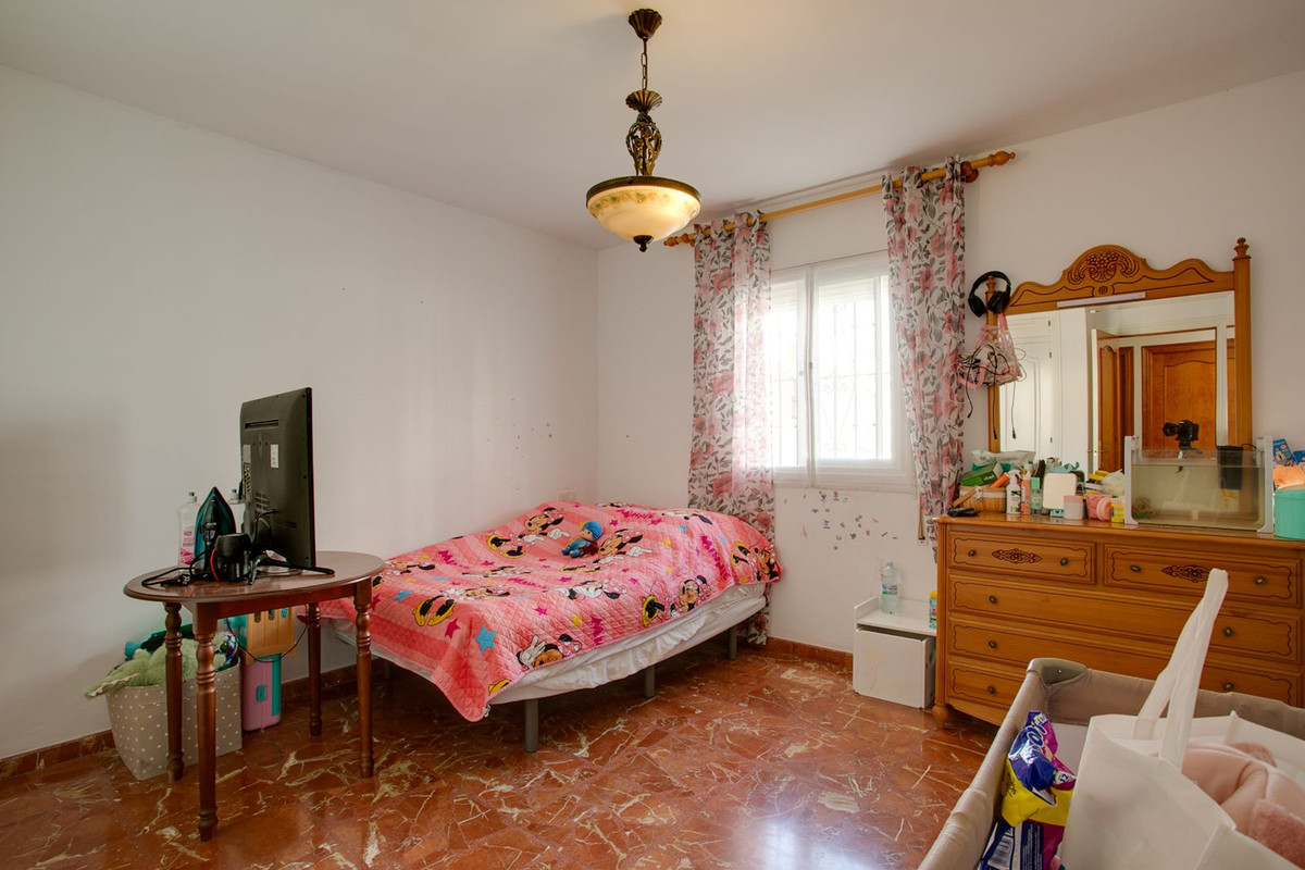 4 Bedroom Villa for Sale in Estepona — 5