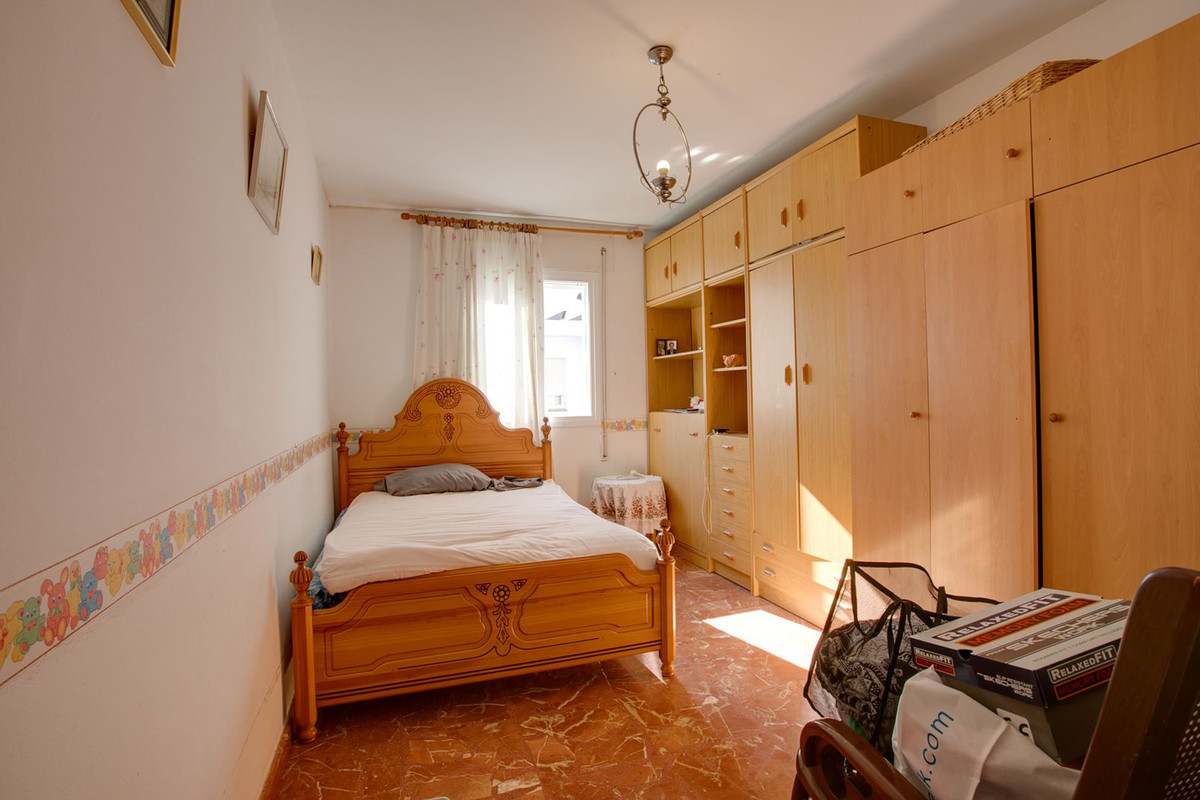 4 Bedroom Villa for Sale in Estepona — 7