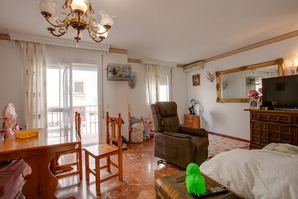 4 Bedroom Villa for Sale in Estepona — view 10