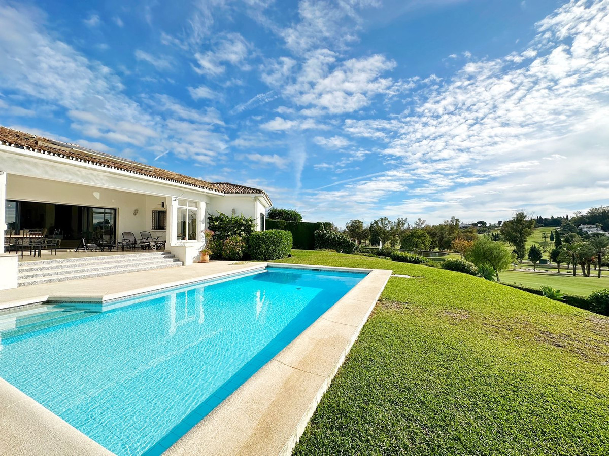 4 Bedroom Villa for Sale in El Paraiso