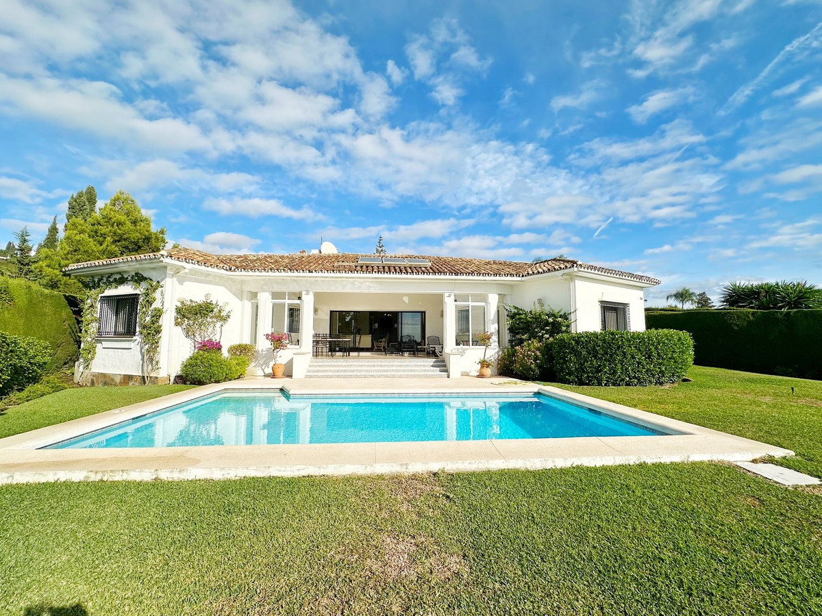 4 Bedroom Villa for Sale in El Paraiso — 2