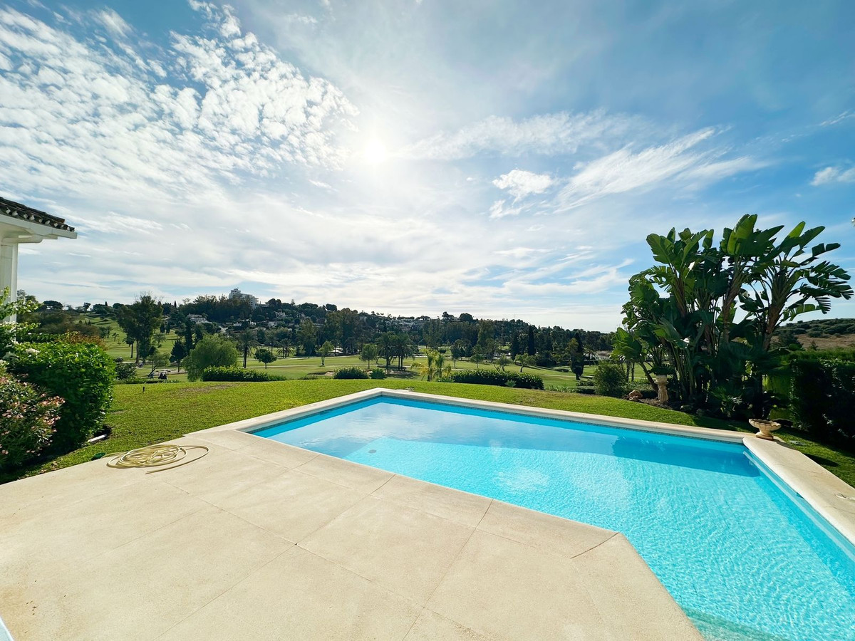 4 Bedroom Villa for Sale in El Paraiso — view 14