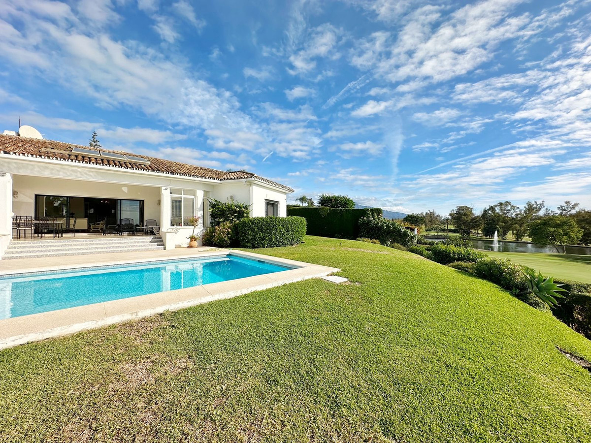 4 Bedroom Villa for Sale in El Paraiso — 3