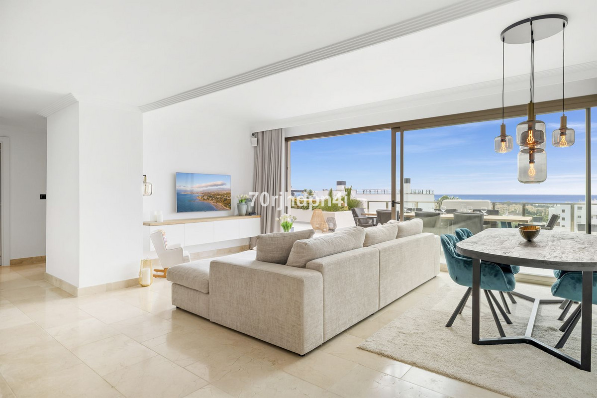 3 Bedroom Apartment for Sale in Estepona — 2