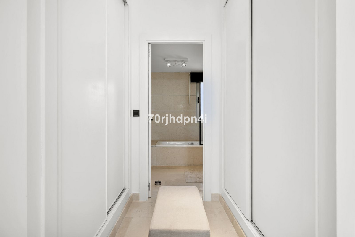 3 Bedroom Apartment for Sale in Estepona — 3
