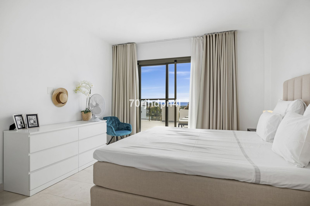 3 Bedroom Apartment for Sale in Estepona — 7