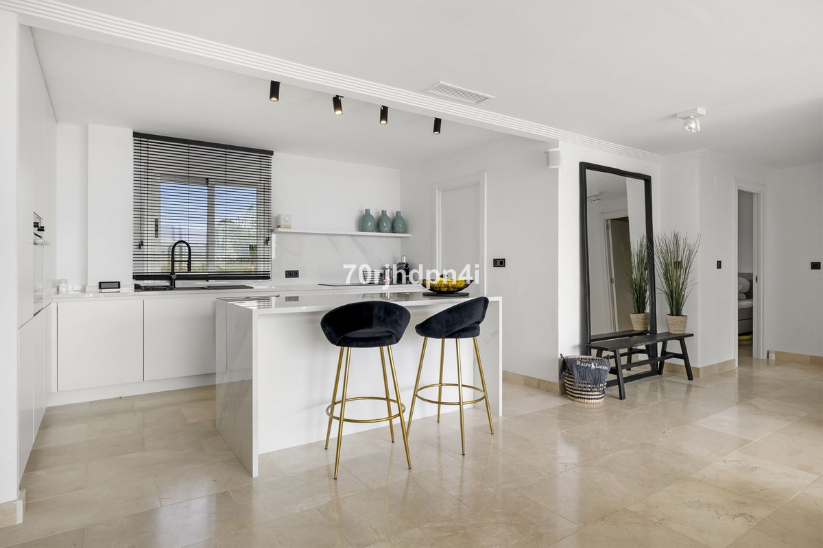 3 Bedroom Apartment for Sale in Estepona — view 10