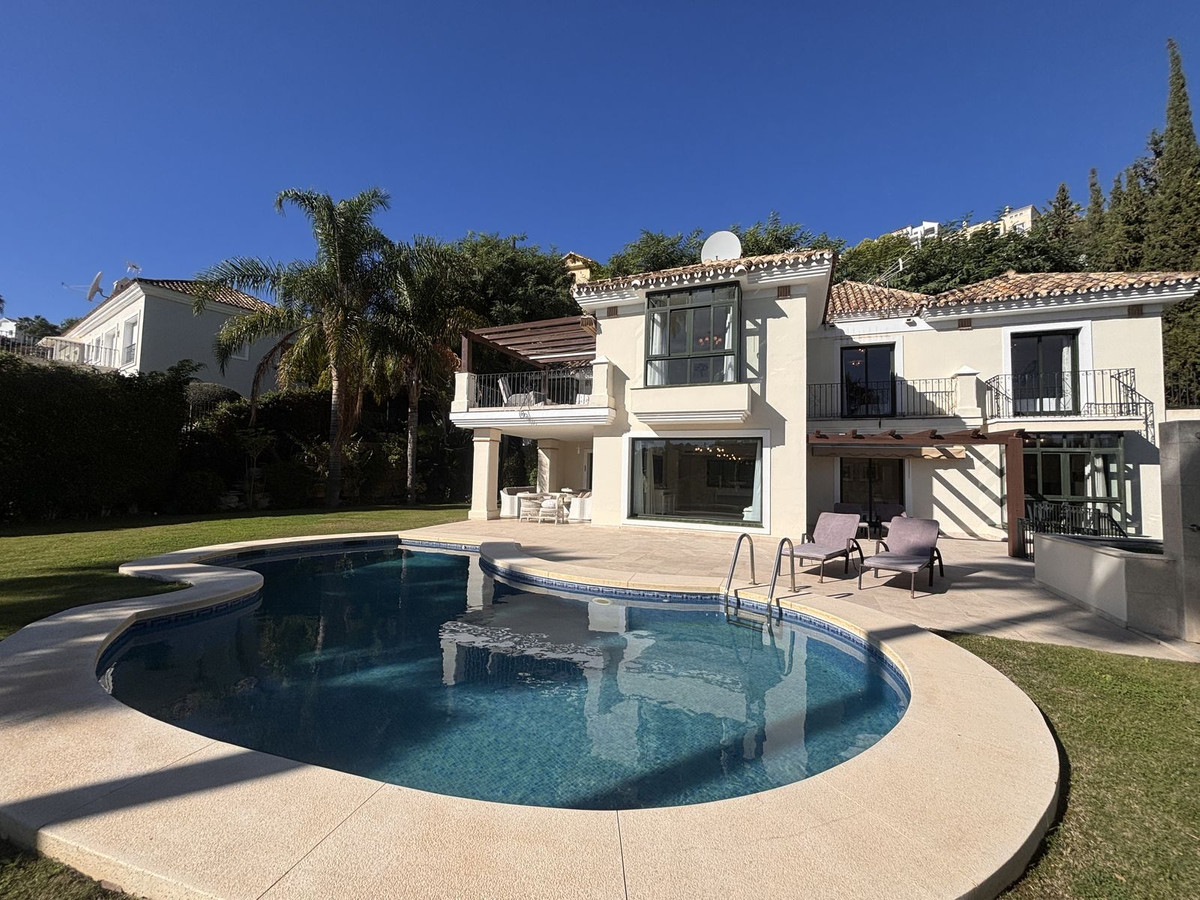 7 Bedroom Villa for Sale in Benahavís