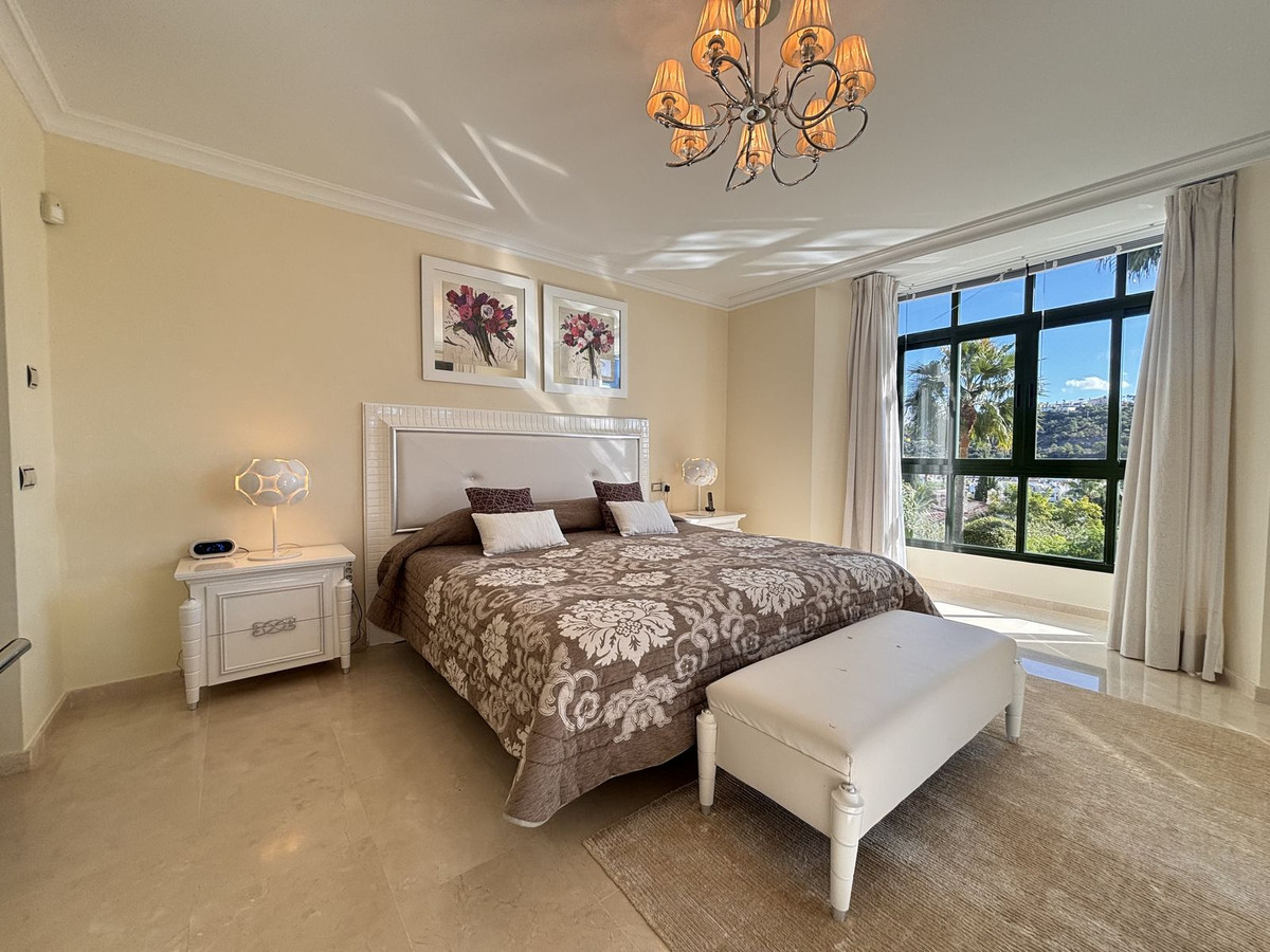 7 Bedroom Villa for Sale in Benahavís — view 11
