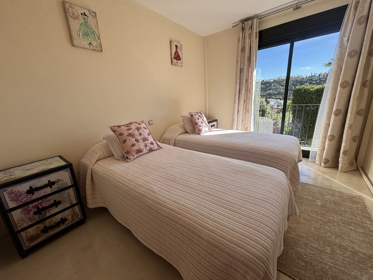 7 Bedroom Villa for Sale in Benahavís — view 13
