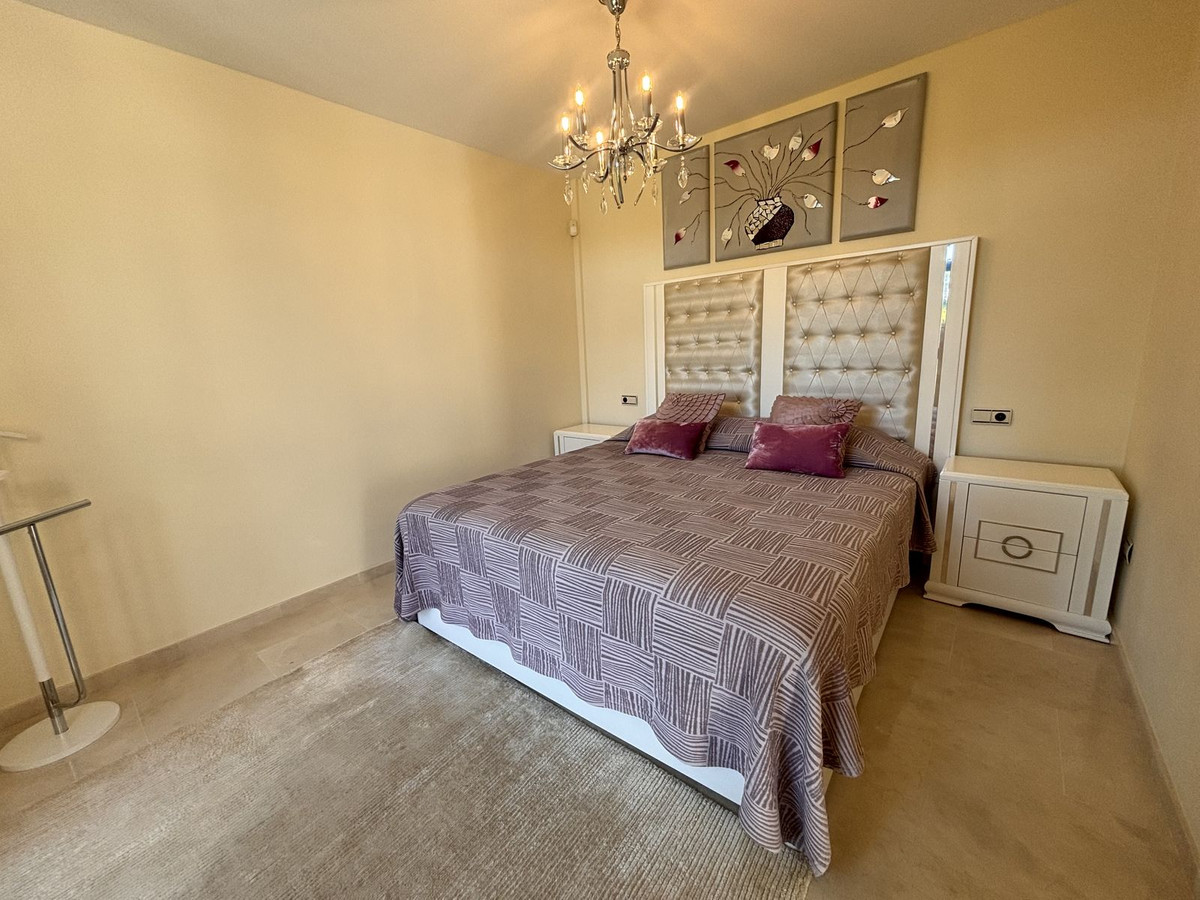 7 Bedroom Villa for Sale in Benahavís — view 18