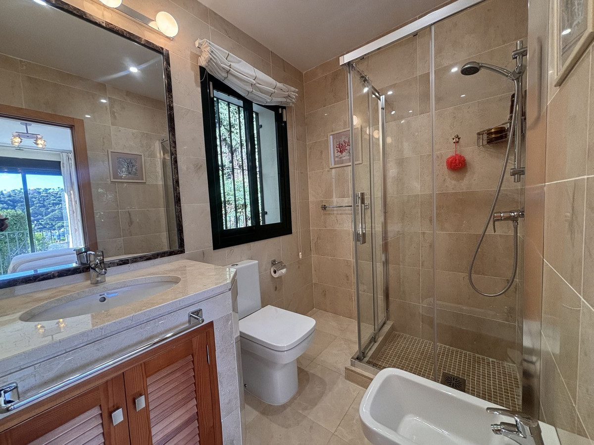 7 Bedroom Villa for Sale in Benahavís — view 20
