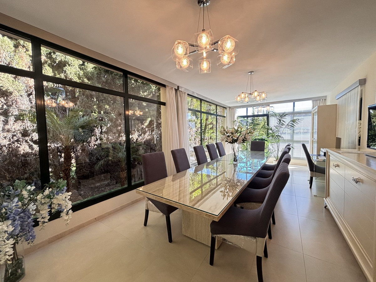 7 Bedroom Villa for Sale in Benahavís — 7