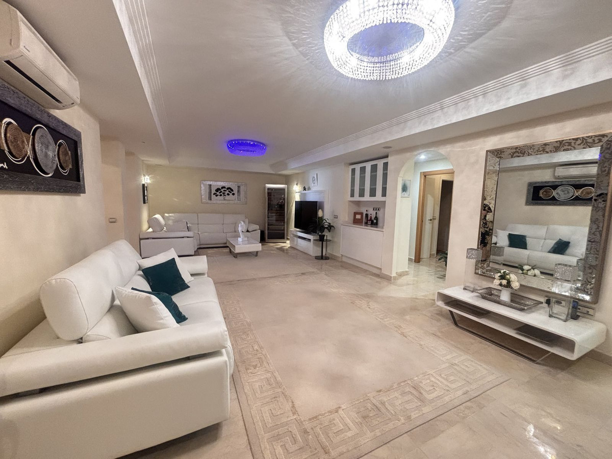 7 Bedroom Villa for Sale in Benahavís — view 10