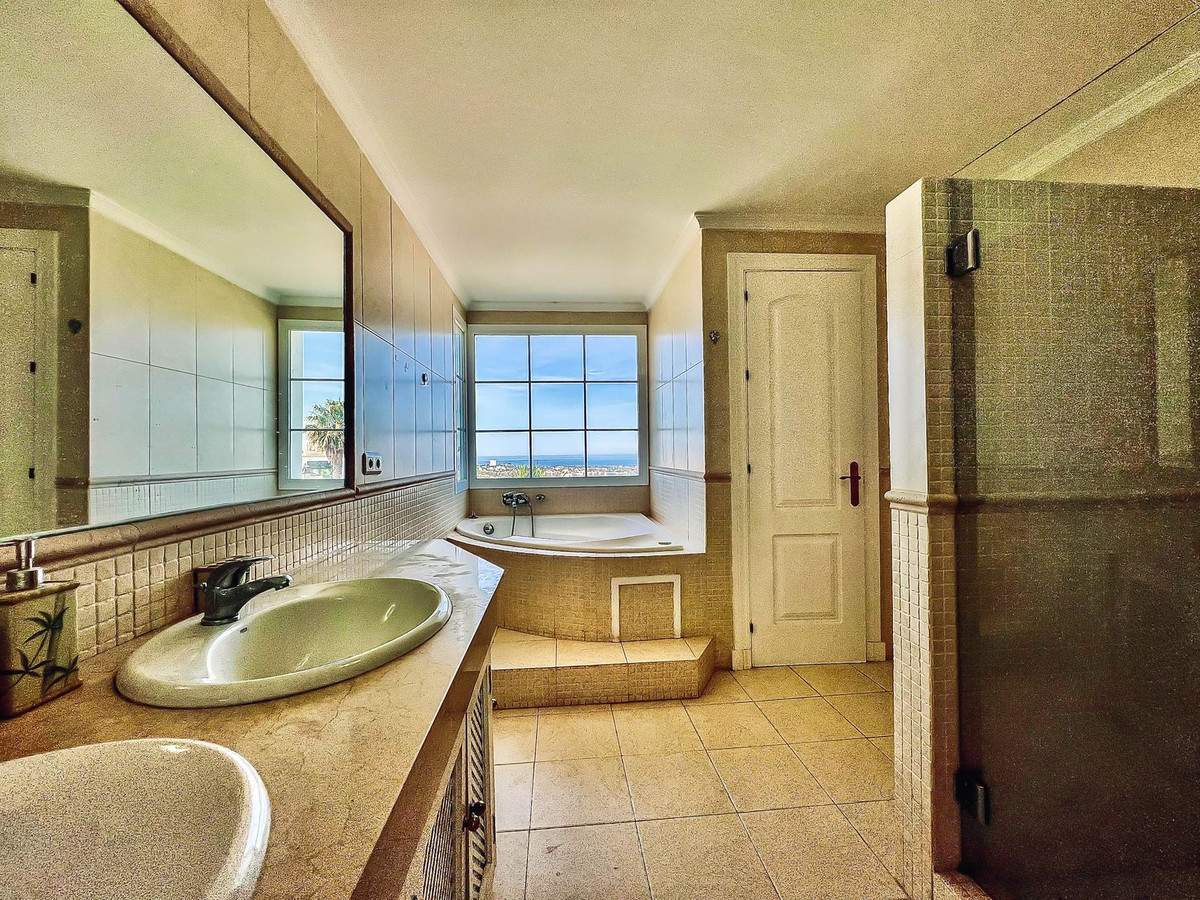 4 Bedroom Villa for Sale in La Quinta — view 17