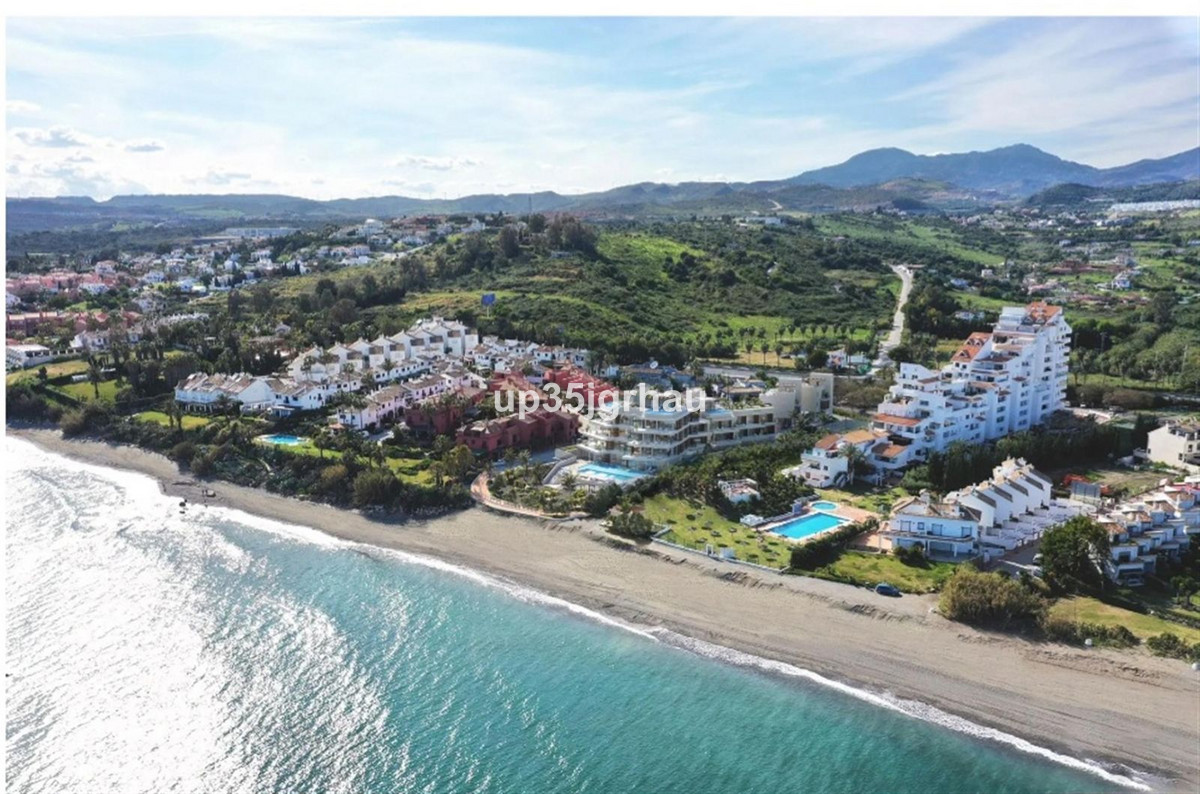 2 Bedroom Apartment for Sale in Estepona