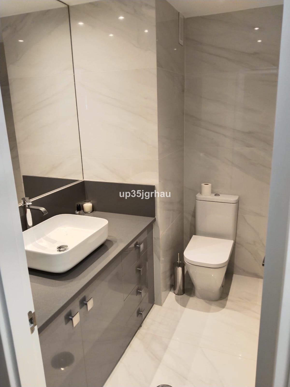2 Bedroom Apartment for Sale in Estepona — 9