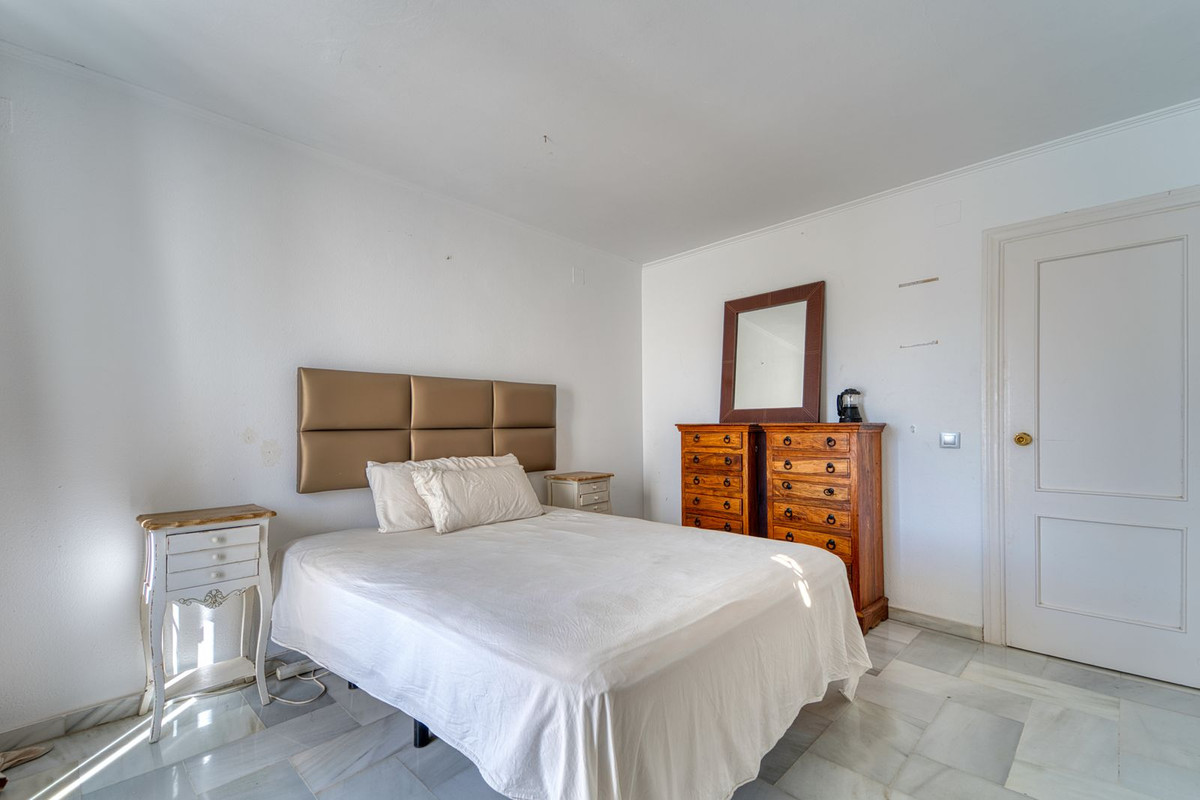 4 Bedroom Villa for Sale in Nueva Andalucía — view 11