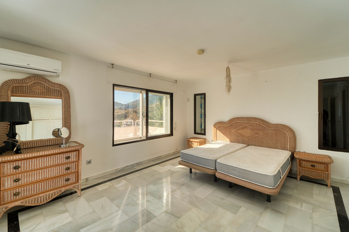 4 Bedroom Villa for Sale in Nueva Andalucía — view 13
