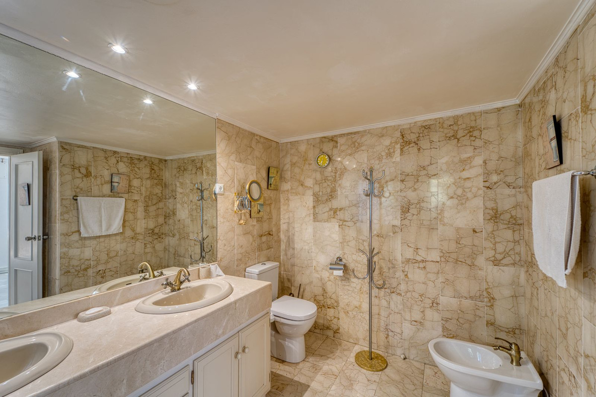 4 Bedroom Villa for Sale in Nueva Andalucía — view 15