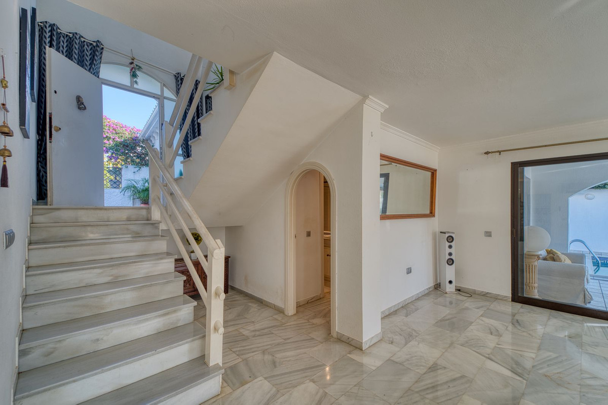 4 Bedroom Villa for Sale in Nueva Andalucía — view 19