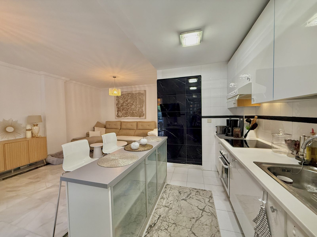 2 Bedroom Apartment for Sale in The Golden Mile — 6