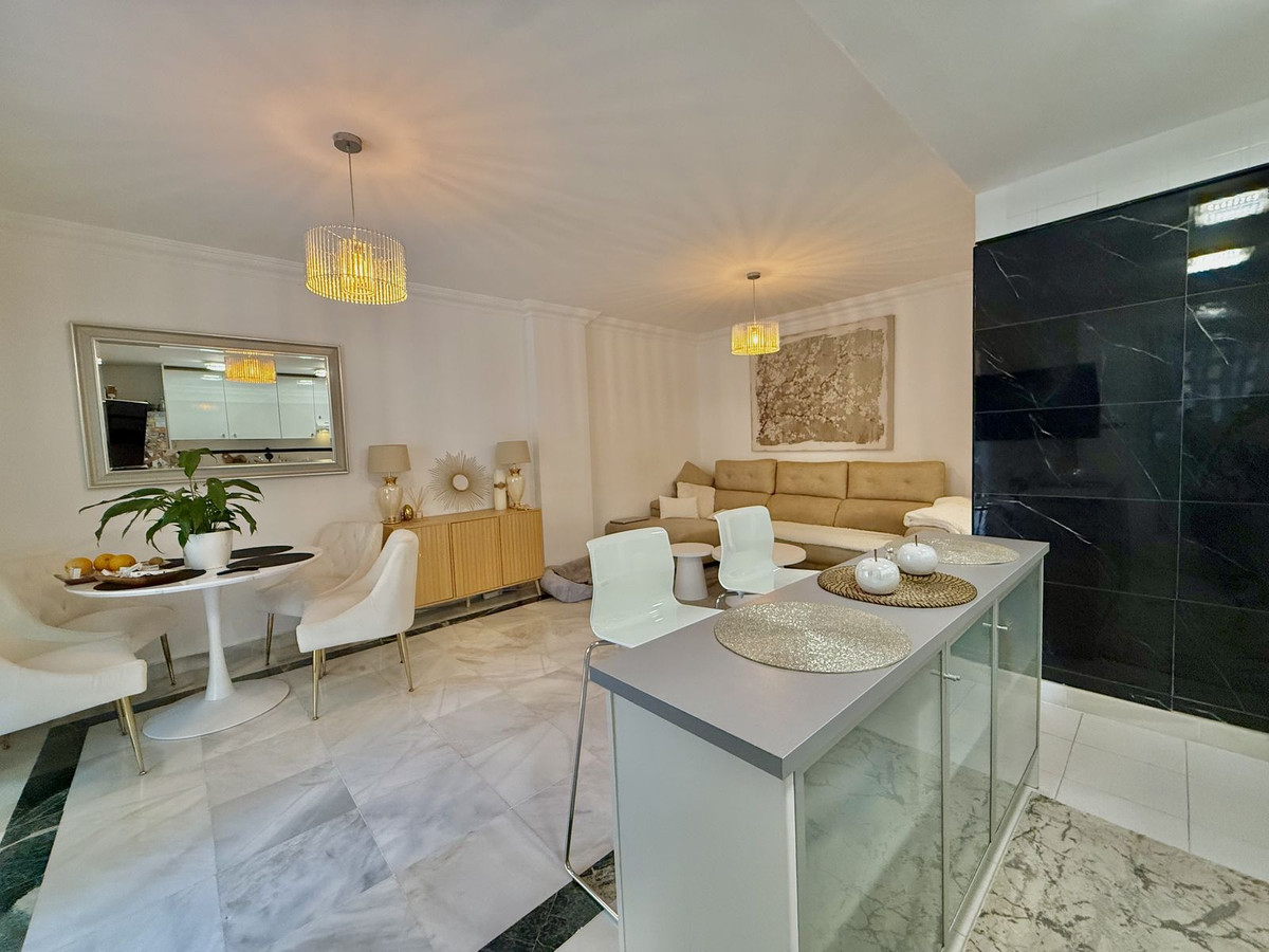 2 Bedroom Apartment for Sale in The Golden Mile — 7