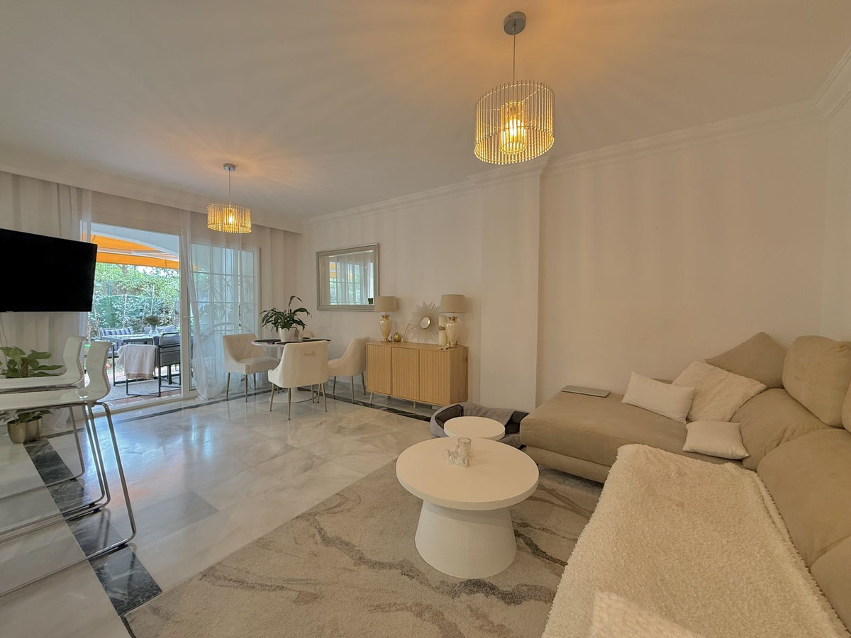 2 Bedroom Apartment for Sale in The Golden Mile — 9