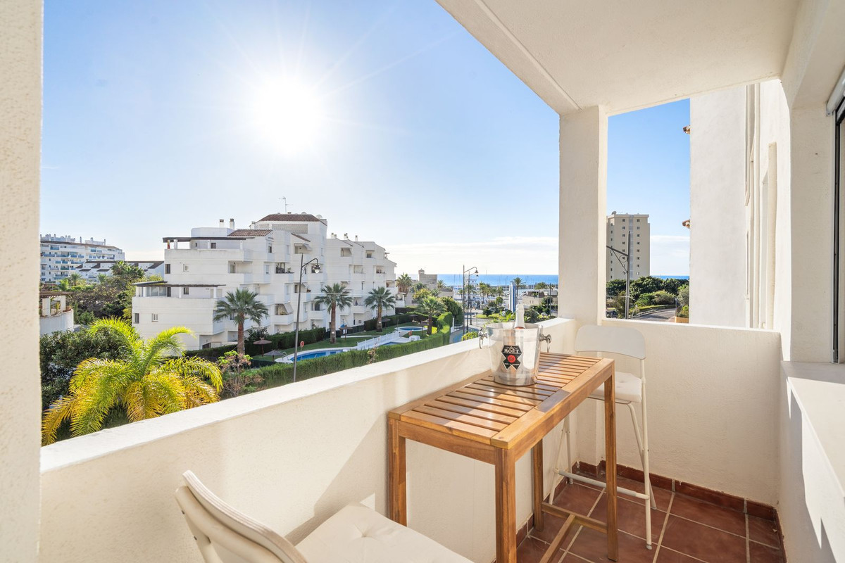 3 Bedroom Apartment for Sale in Estepona