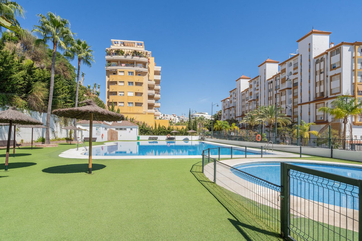 3 Bedroom Apartment for Sale in Estepona — 3
