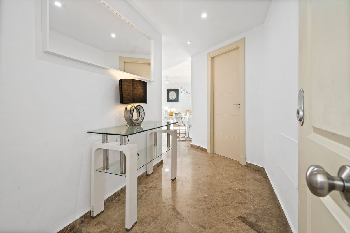 3 Bedroom Apartment for Sale in Estepona — 6