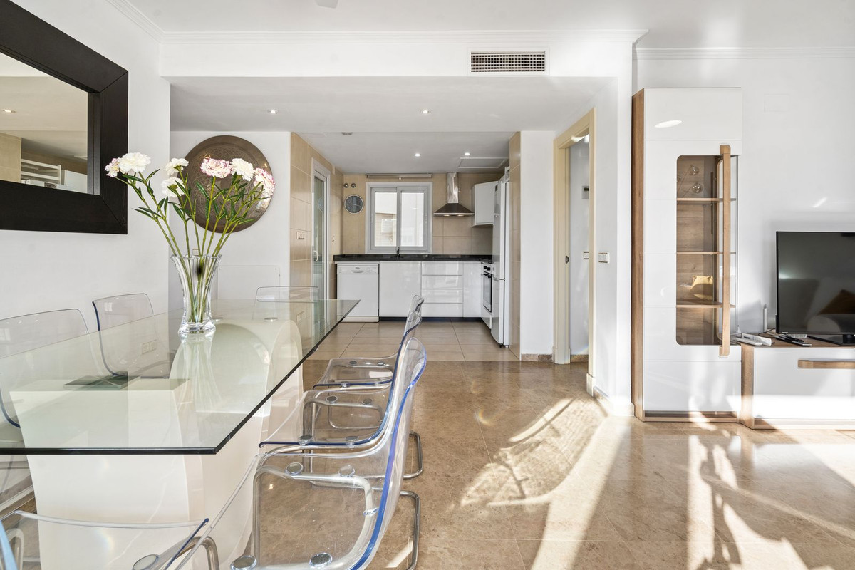 3 Bedroom Apartment for Sale in Estepona — 8