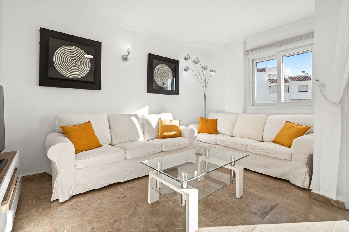 3 Bedroom Apartment for Sale in Estepona — 9