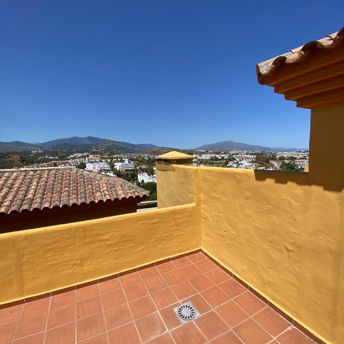 4 Bedroom Apartment for Sale in Estepona — 9