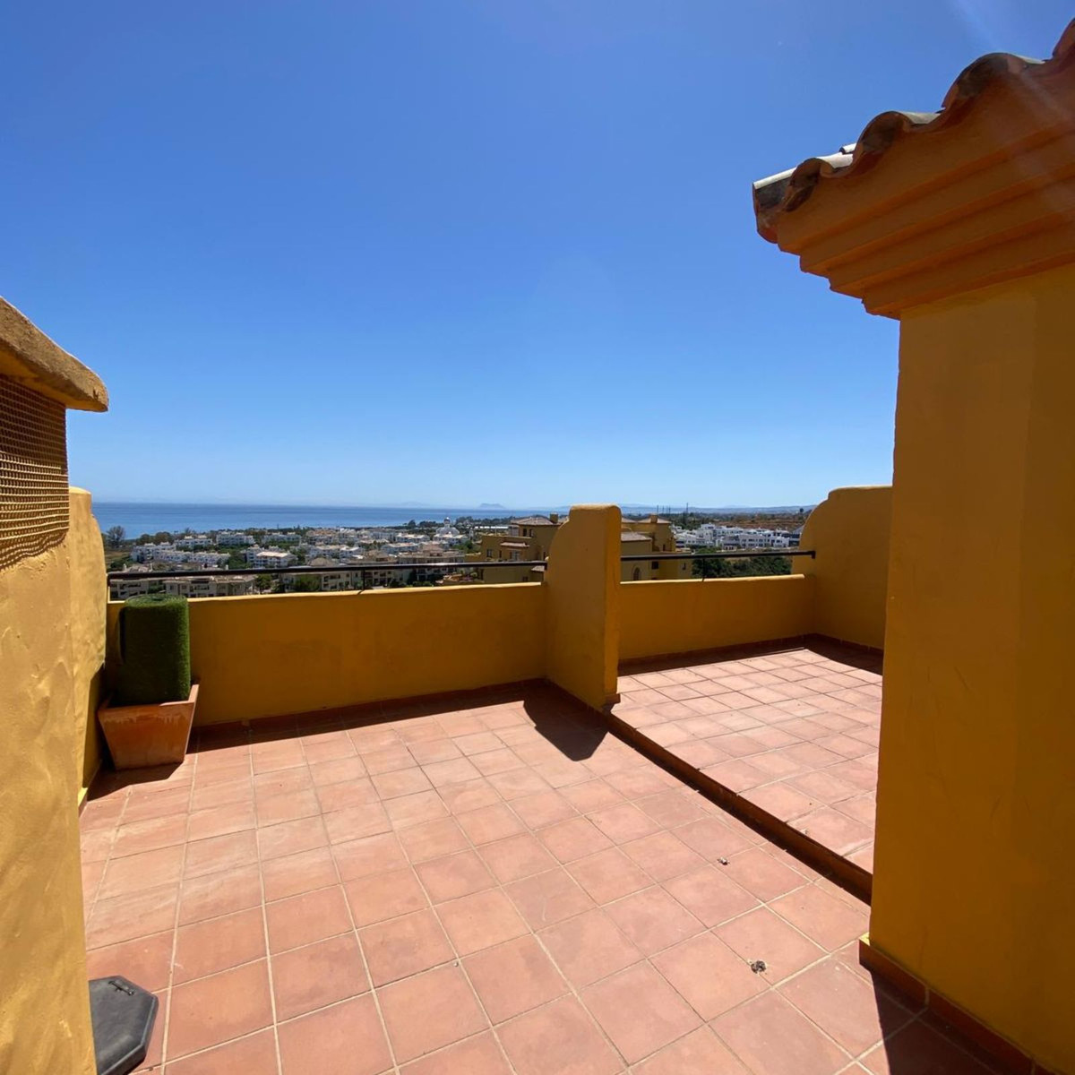 4 Bedroom Apartment for Sale in Estepona — view 10