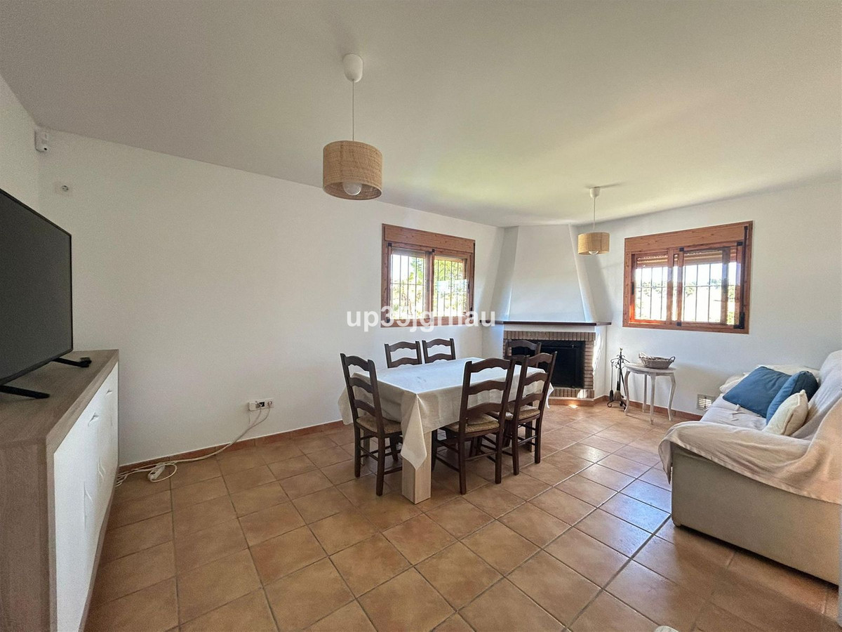 1 Bedroom Villa for Sale in Estepona — 2