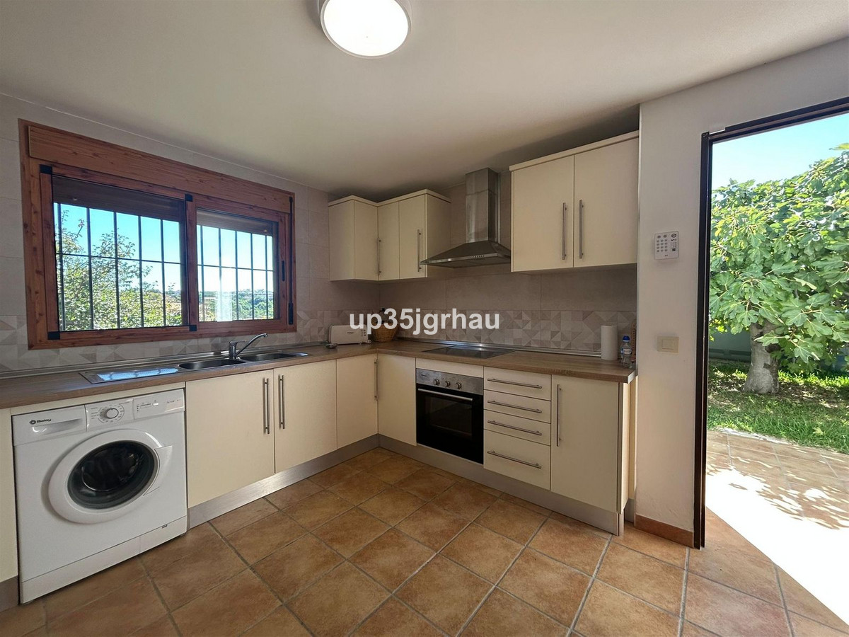 1 Bedroom Villa for Sale in Estepona — 3