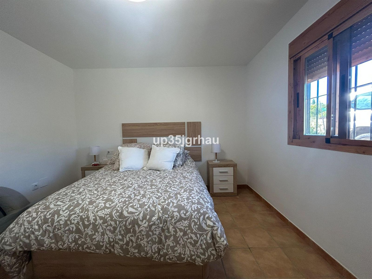 1 Bedroom Villa for Sale in Estepona — 4