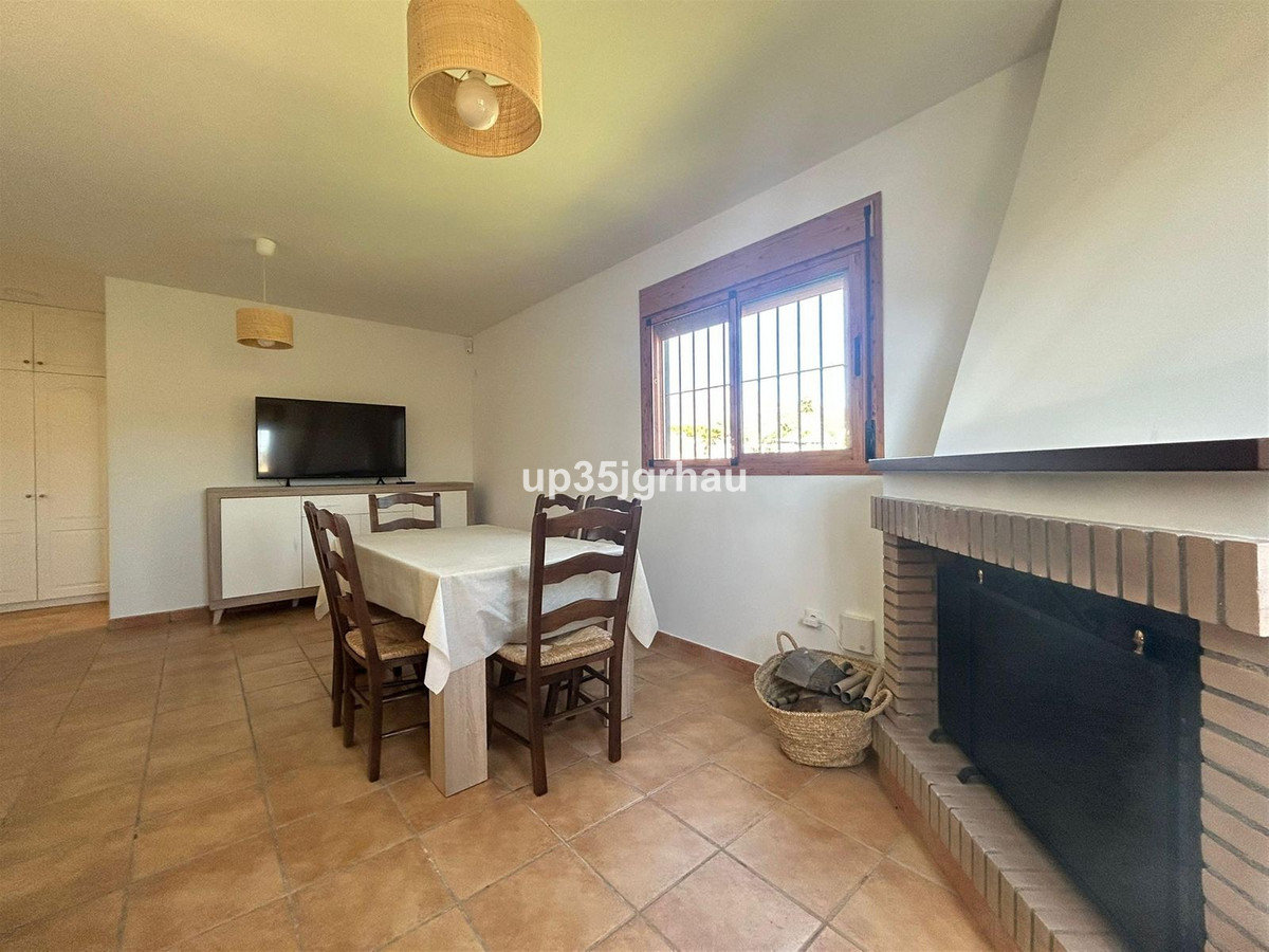 1 Bedroom Villa for Sale in Estepona — 5