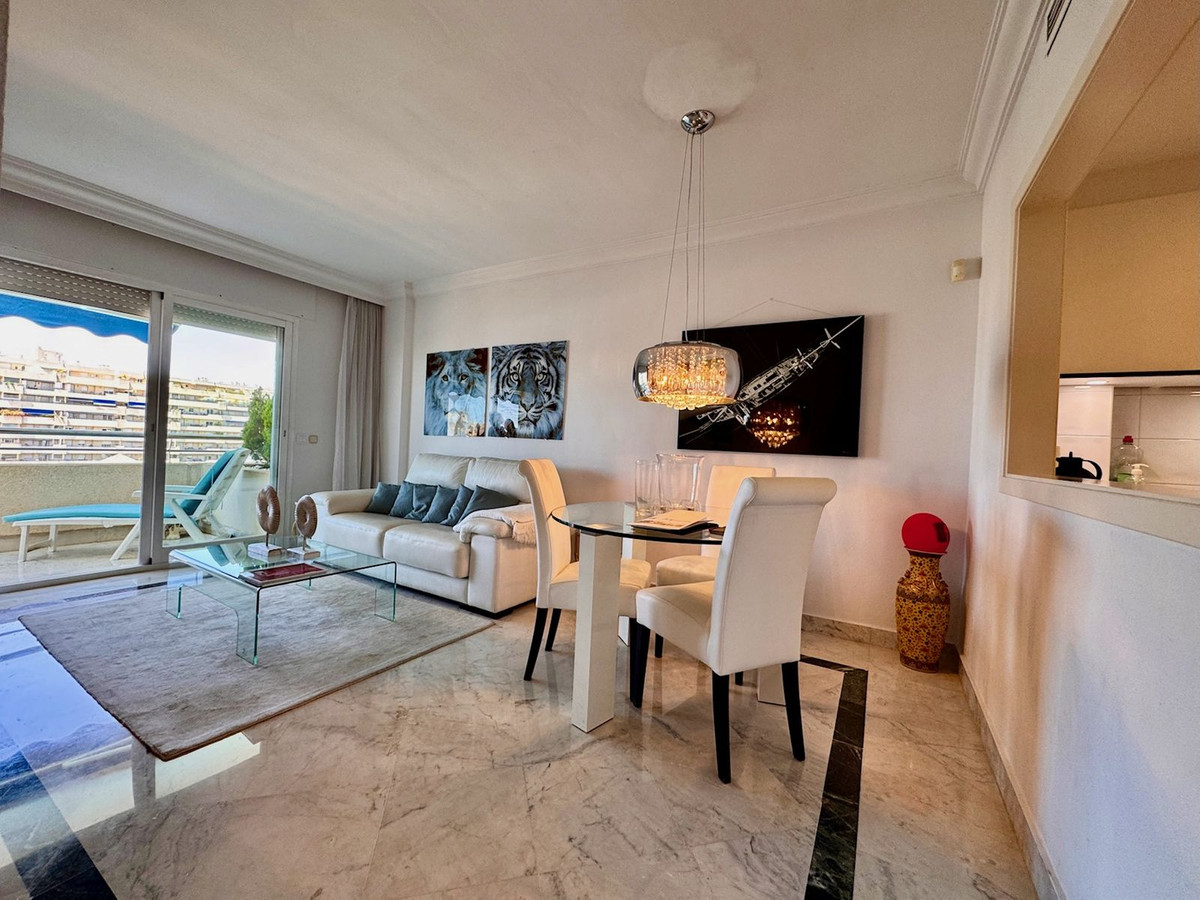 2 Bedroom Apartment for Sale in Puerto Banús — 3