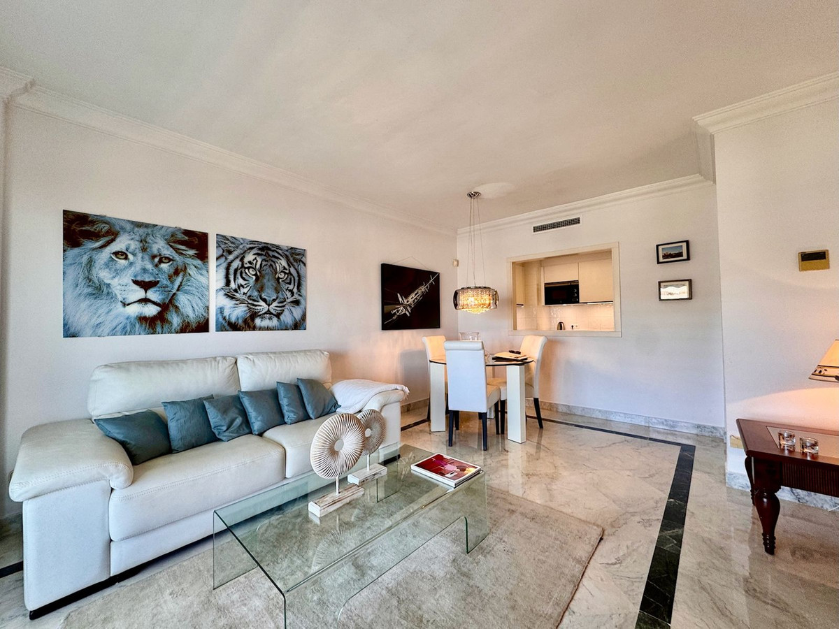 2 Bedroom Apartment for Sale in Puerto Banús — 5