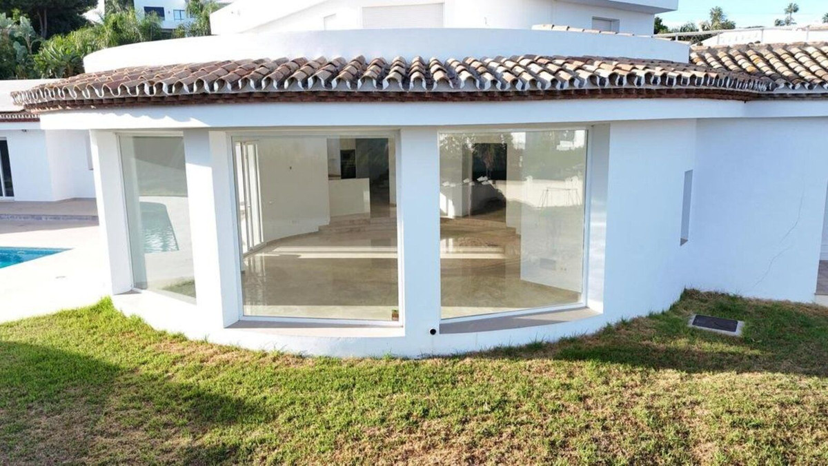 4 Bedroom Villa for Sale in El Paraiso — 4