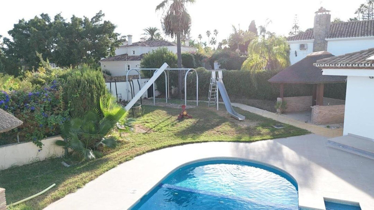4 Bedroom Villa for Sale in El Paraiso — 5